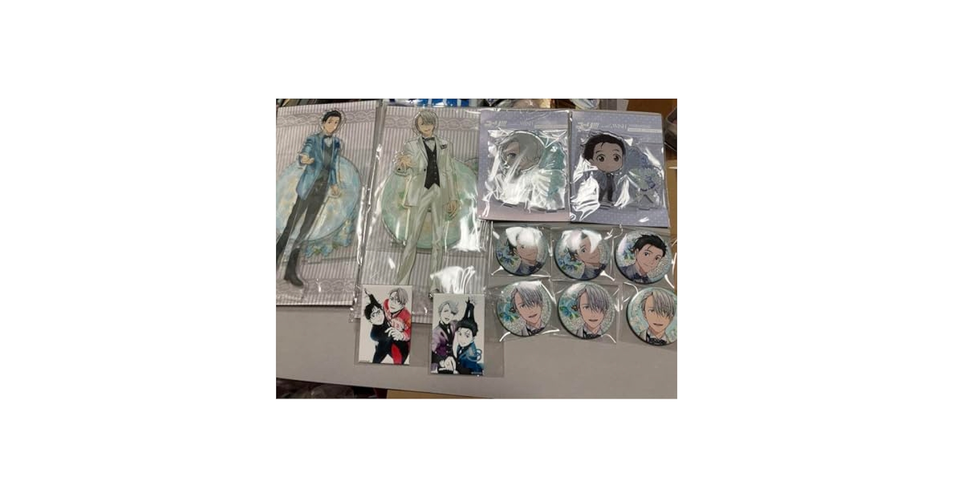 ユーリ!!! on ICE 特典グッズ詰め合わせ Amazon.co.jp: ユーリ on ICE グッズまとめて44点セット ZHJ8